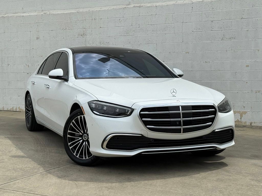 Used 2025 Mercedes-Benz S 580e 4MATIC Sedan image 2