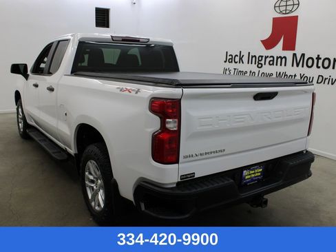 Used 2019 Chevrolet Silverado 1500 W/T w/ Trailering Package image 2