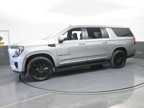 Used 2024 GMC Yukon XL Denali RWD image 2