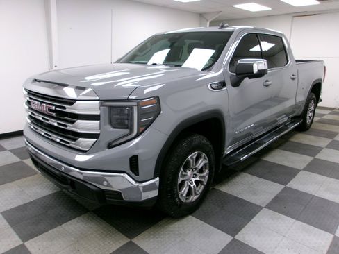 Used 2024 GMC Sierra 1500 SLE w/ Preferred Package AWD/4WD image 1