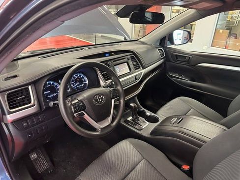 Certified 2019 Toyota Highlander LE image 11