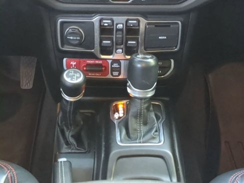 Used 2024 Jeep Wrangler Unlimited Rubicon image 17