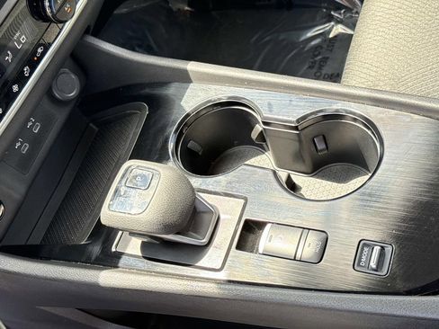 Certified 2024 Nissan Rogue SV FWD image 28