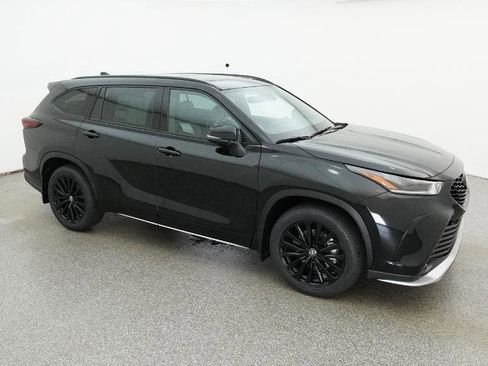 New 2026 Toyota Highlander XSE image 12