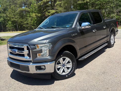 Used 2017 Ford F150 XLT RWD image 3
