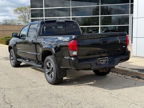Used 2019 Toyota Tacoma TRD Sport w/ TRD Premium Sport Package AWD/4WD image 5