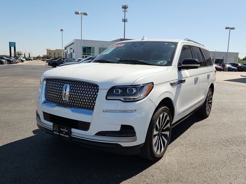 Used 2023 Lincoln Navigator Reserve AWD/4WD image 2