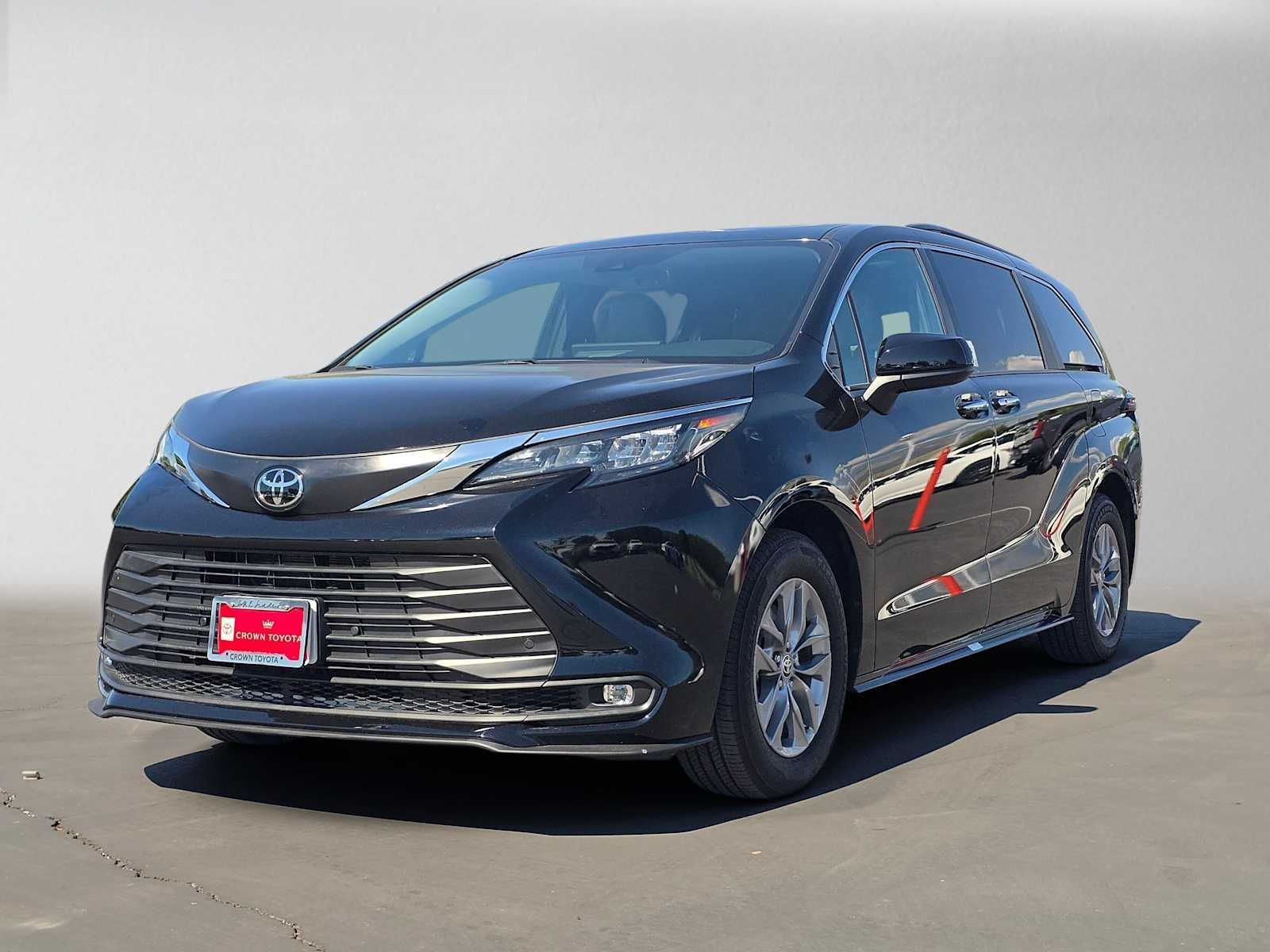 Certified 2026 Toyota Sienna XLE FWD image 7
