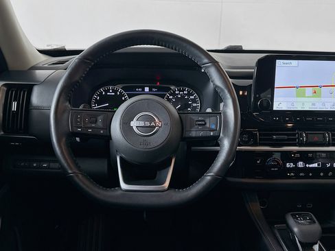 Used 2025 Nissan Pathfinder SL image 18