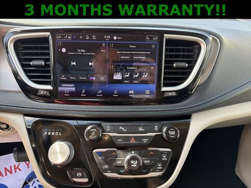 Used 2021 Chrysler Pacifica Touring-L FWD image 17
