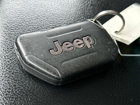 Used 2022 Jeep Wrangler Unlimited Sport image 33