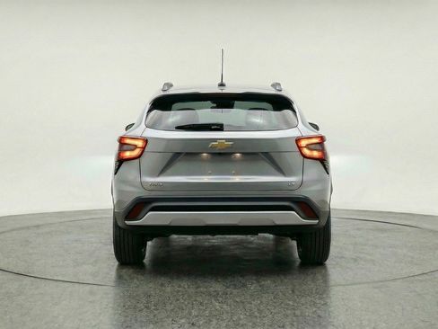 Used 2025 Chevrolet Trax LT w/ LT Convenience Package image 7