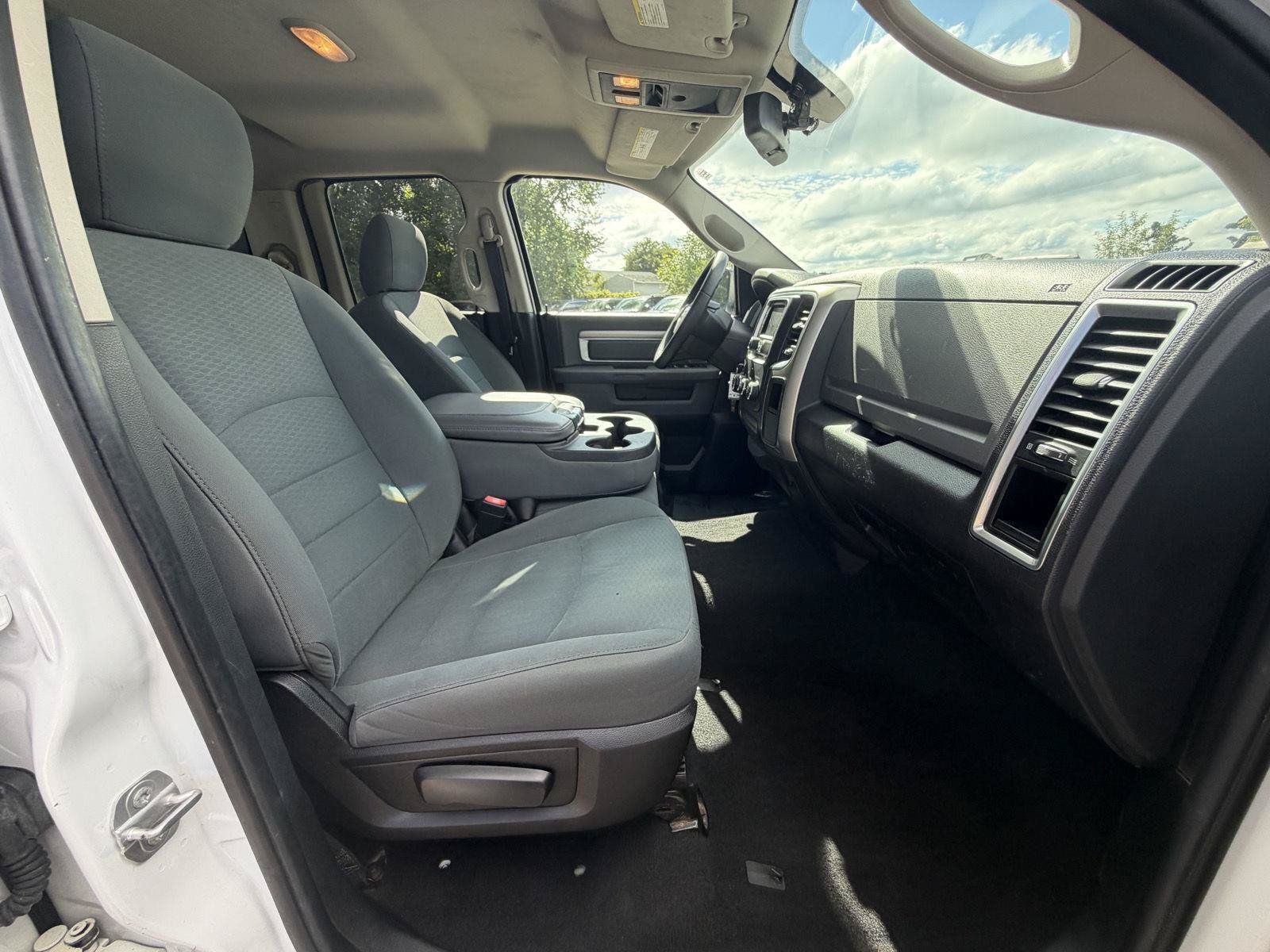 Used 2016 RAM 1500 Classic SLT AWD/4WD image 25