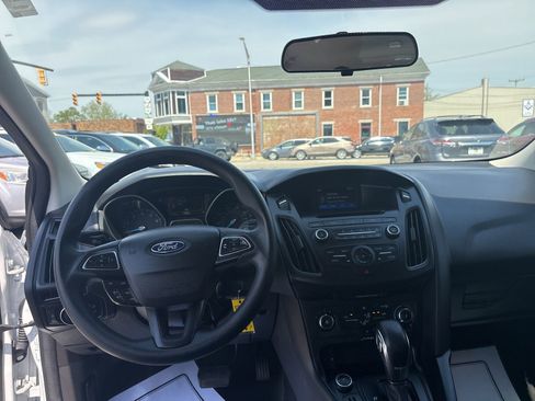 Used 2017 Ford Focus SE FWD image 13