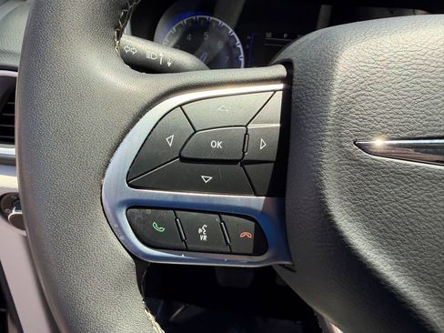 Used 2023 Chrysler Voyager LX FWD image 22
