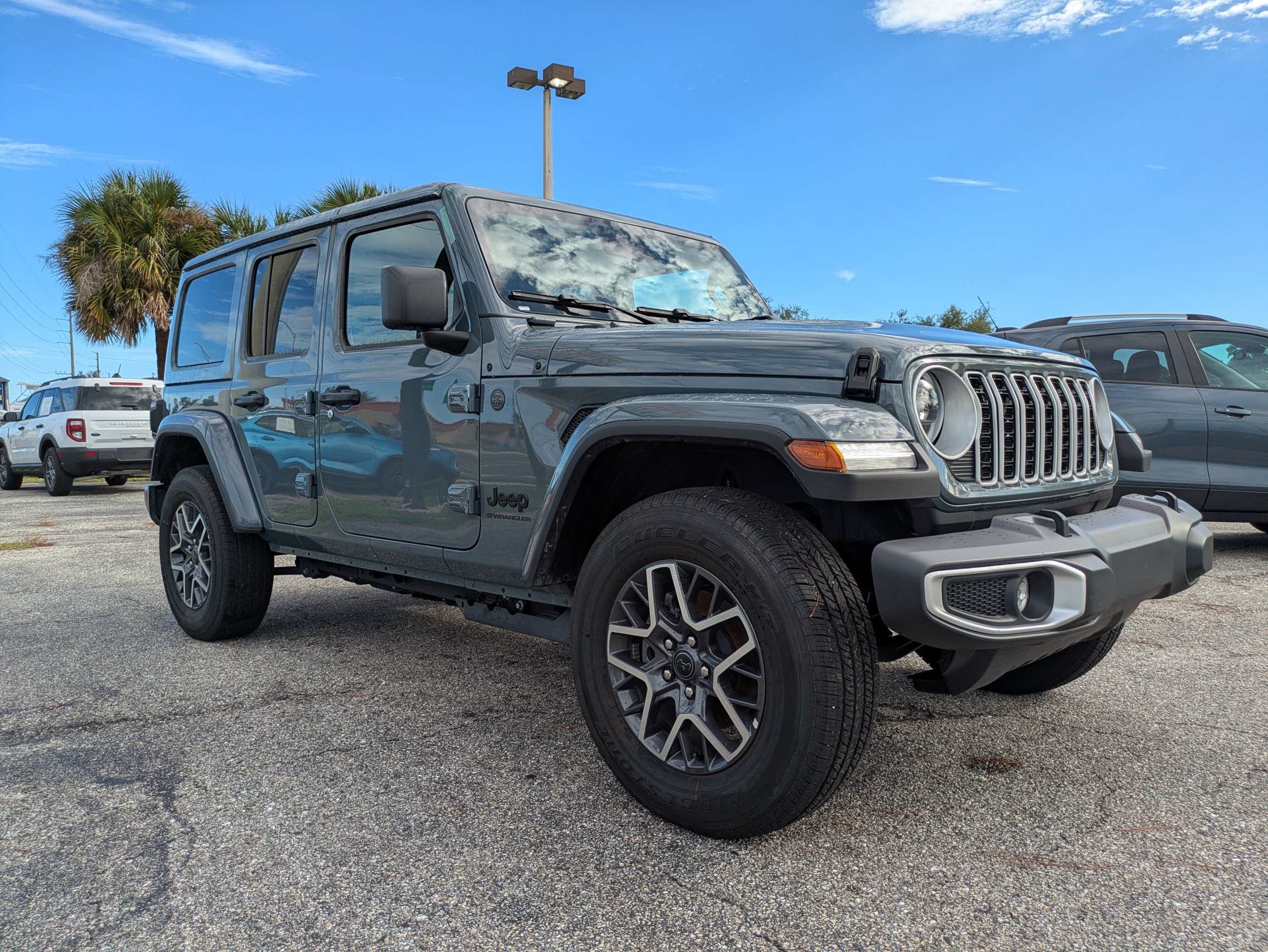 Used 2026 Jeep Wrangler Unlimited Sahara AWD/4WD image 2