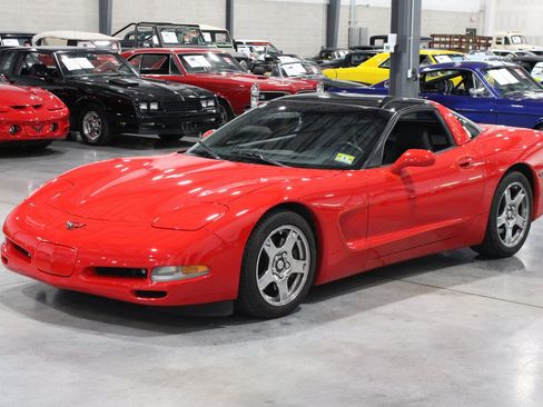 Used 1999 Chevrolet Corvette Coupe w/ Memory Pkg RWD image 16