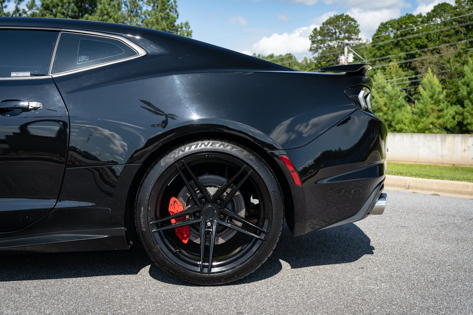 Used 2021 Chevrolet Camaro SS RWD image 8