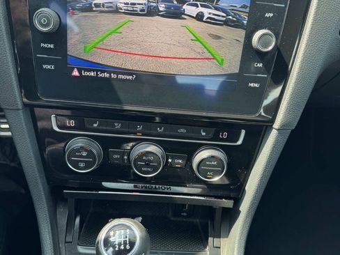Used 2018 Volkswagen Golf 4-Door AWD/4WD image 32