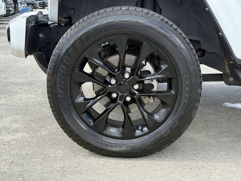 Used 2023 Jeep Wrangler Unlimited Sahara AWD/4WD image 13