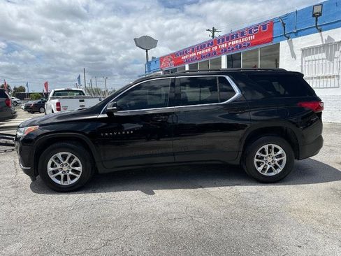 Used 2020 Chevrolet Traverse LT FWD image 2