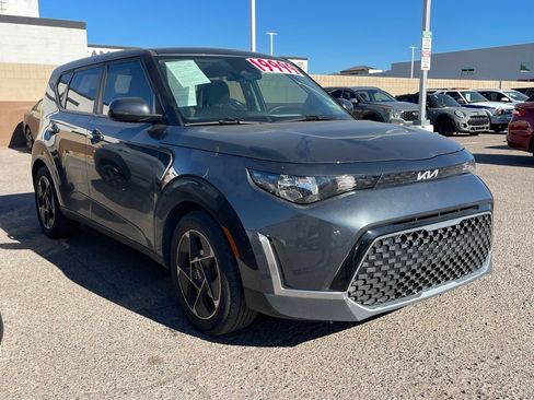 Used 2023 Kia Soul EX image 2
