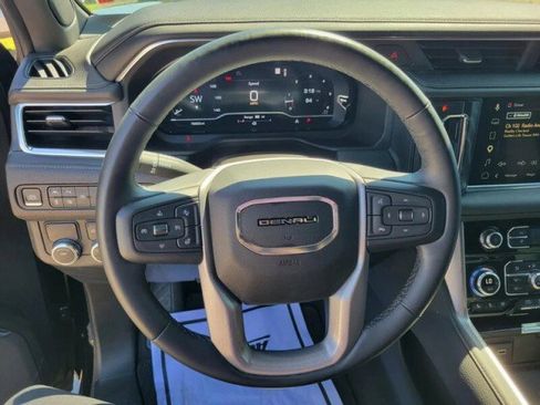 Used 2023 GMC Yukon Denali RWD image 13