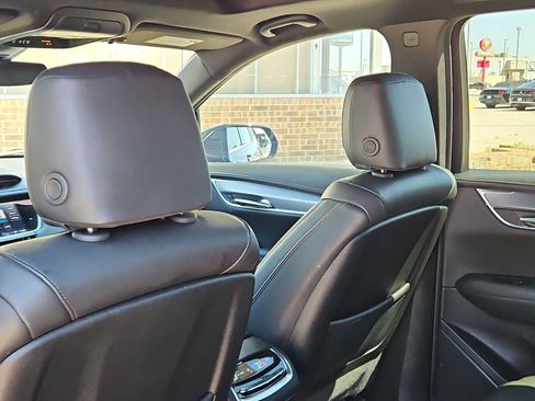 Used 2025 Cadillac XT6 Luxury FWD image 16