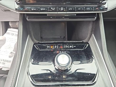 Used 2024 Jeep Wagoneer Series II w/ Flexible Seating Group RWD image 31