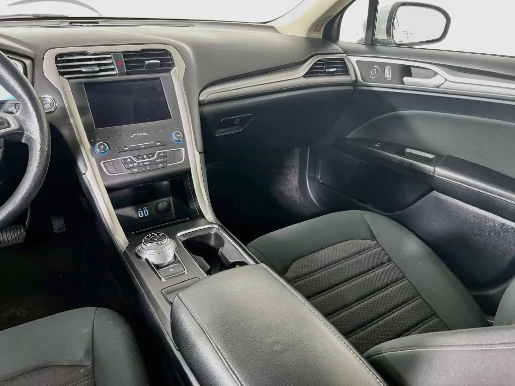 Used 2019 Ford Fusion SE FWD image 23