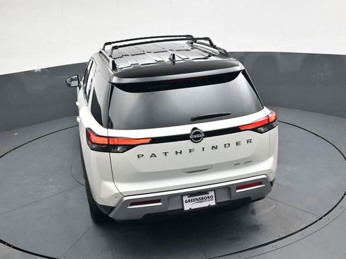 Used 2024 Nissan Pathfinder SL image 32