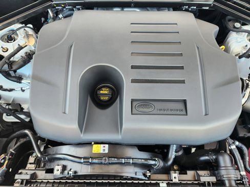 New 2026 Land Rover Defender 110 X-Dynamic SE image 32