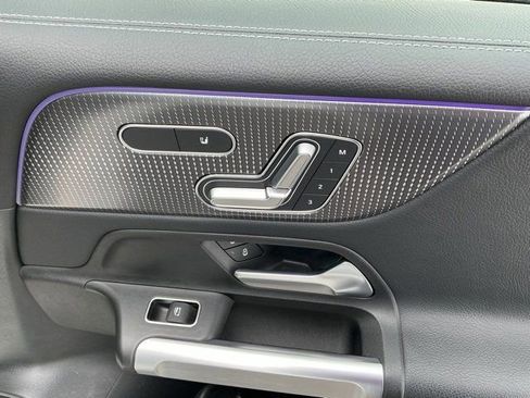 Used 2023 Mercedes-Benz GLB 250 4MATIC image 21