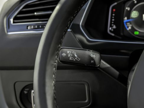 Used 2024 Volkswagen Tiguan SEL R-Line image 25