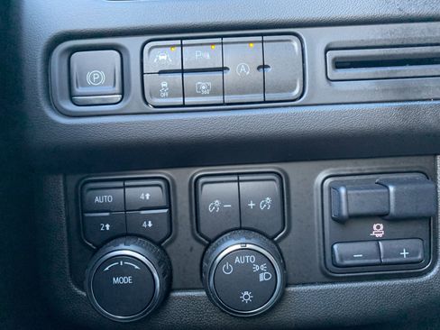 Used 2023 Chevrolet Tahoe LT w/ LT Signature Package image 39