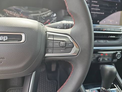 Used 2025 Jeep Compass Trailhawk AWD/4WD image 19