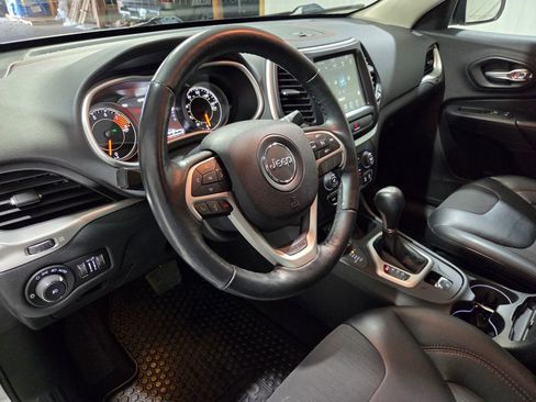 Used 2016 Jeep Cherokee Trailhawk w/ Cold Weather Group image 7