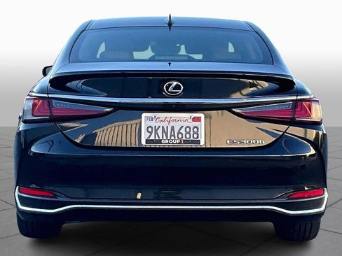 Used 2024 Lexus ES 300h w/ Premium Package image 5