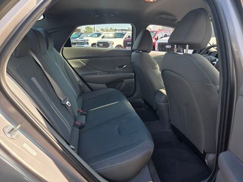 Used 2023 Hyundai Elantra SEL w/ Preferred Accessory Package image 17