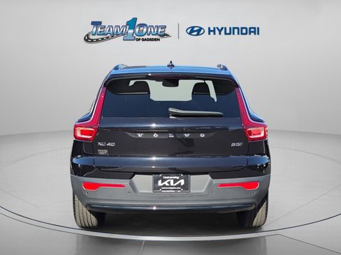 Used 2025 Volvo XC40 B5 Plus AWD/4WD image 6