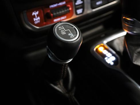 Used 2021 Jeep Wrangler Unlimited Rubicon w/ Trailer Tow Package image 32