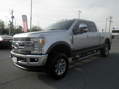 Used 2017 Ford F350 Lariat w/ Lariat Ultimate Package image 2