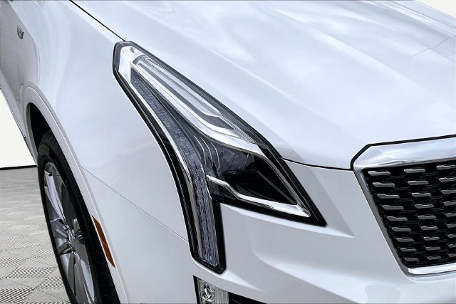 Used 2025 Cadillac XT5 Premium Luxury w/ Technology Package AWD/4WD image 31