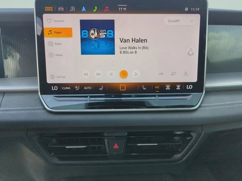 Certified 2025 Volkswagen Tiguan SE R-Line image 34