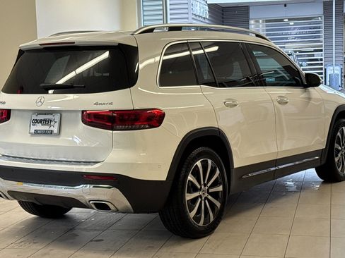 Used 2022 Mercedes-Benz GLB 250 4MATIC w/ Premium Package Lite image 4