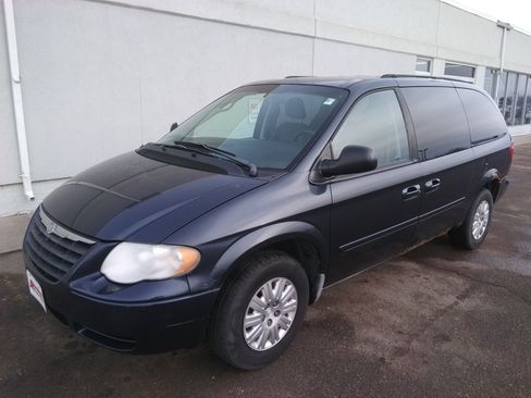 Used 2007 Chrysler Town & Country LX w/ Popular Equipment Group II image 2