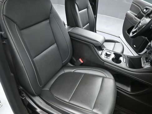 Used 2023 GMC Acadia SLT image 28