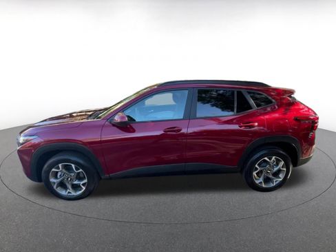Used 2025 Chevrolet Trax LT image 9