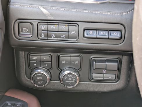 Certified 2023 GMC Yukon Denali Ultimate AWD/4WD image 17