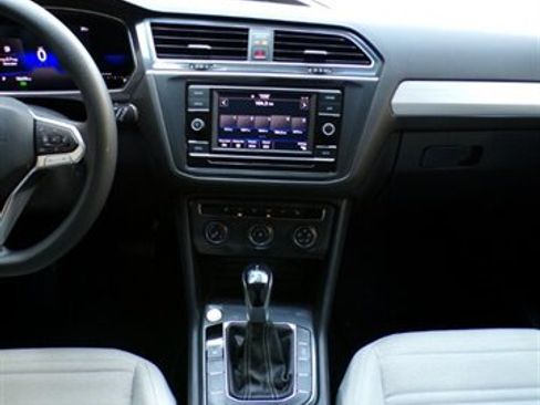 Used 2022 Volkswagen Tiguan S image 38